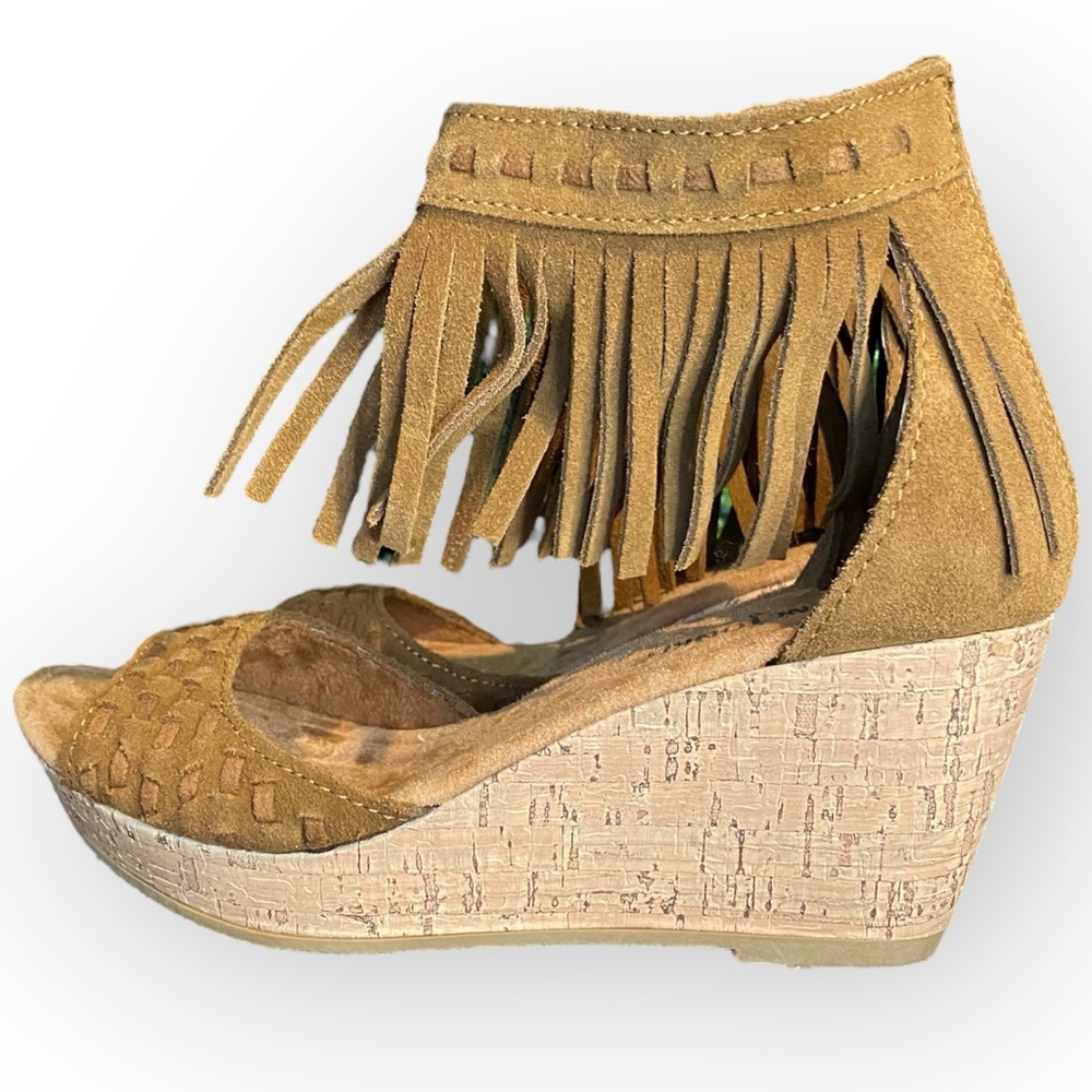 M55 Minnetonka Cork Wedge Fringe Sandals